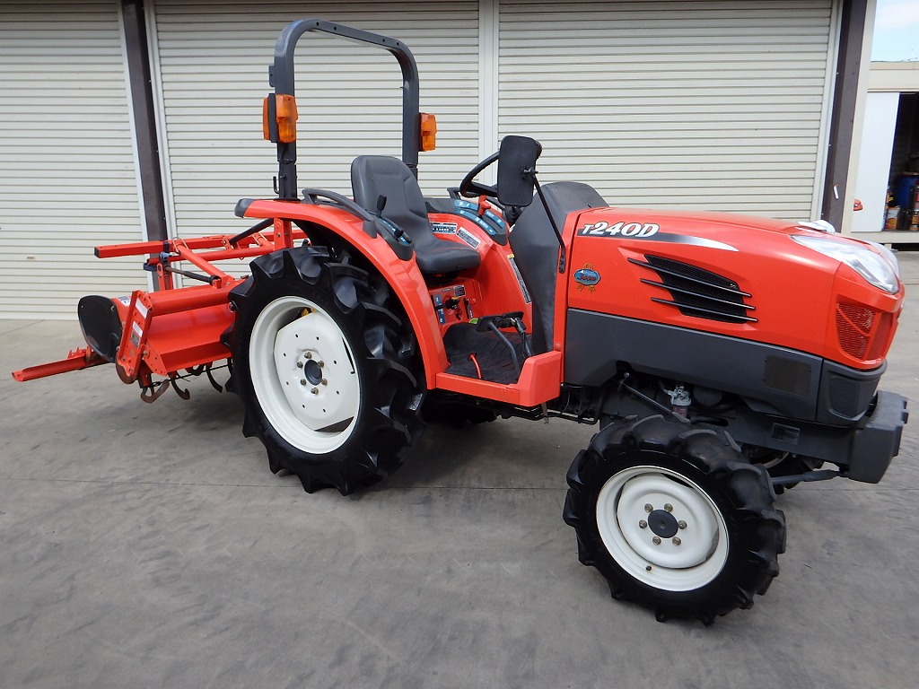 中古トラクタークボタT240DBMARF15V 整備後渡 陸送可商品詳細